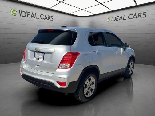 Silver Ice Metallic 2017 Chevrolet Trax LS