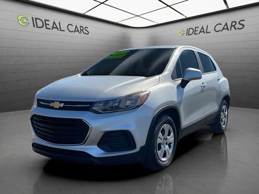 Silver Ice Metallic 2017 Chevrolet Trax LS