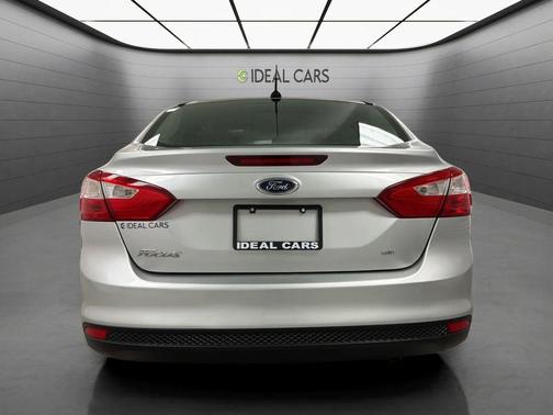 Ingot Silver Metallic 2014 Ford Focus SE