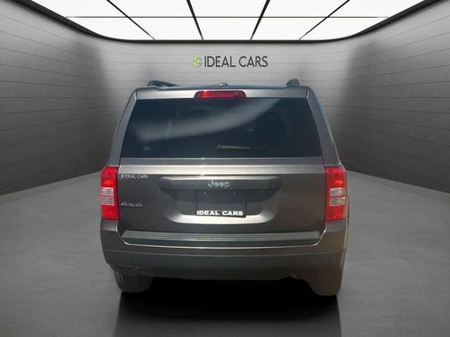 Granite Crystal Metallic Clearcoat 2016 Jeep Patriot Sport