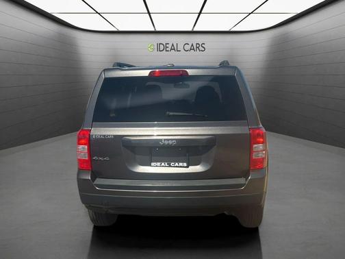 Granite Crystal Metallic Clearcoat 2016 Jeep Patriot Sport