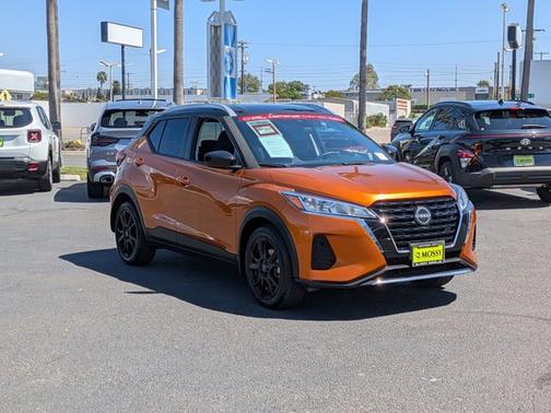 Monarch Orange / Super Black 2022 Nissan Kicks SV