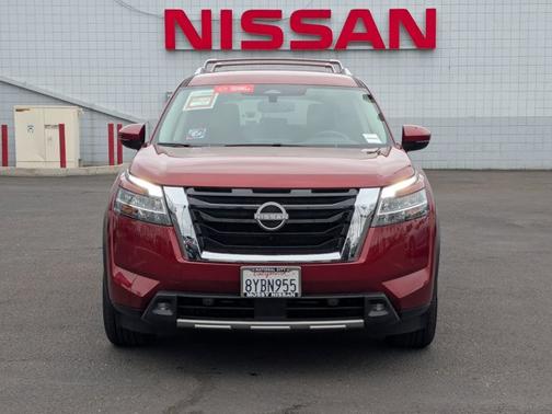2022 Nissan Pathfinder SL