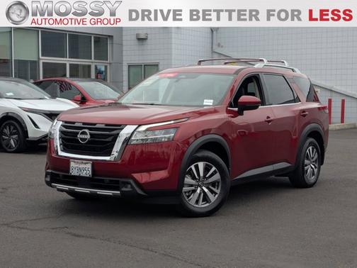 2022 Nissan Pathfinder SL