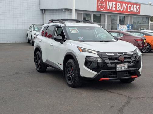 2025 Nissan Rogue Rock Creek