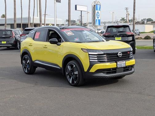 2025 Nissan Kicks SR