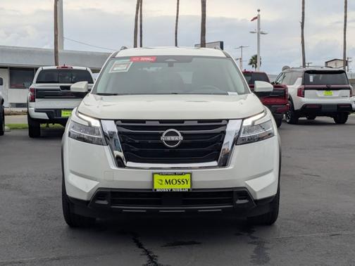 2022 Nissan Pathfinder SV