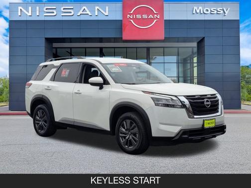 2022 Nissan Pathfinder SV