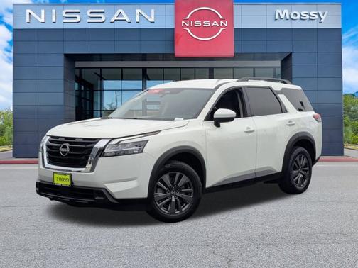 2022 Nissan Pathfinder SV
