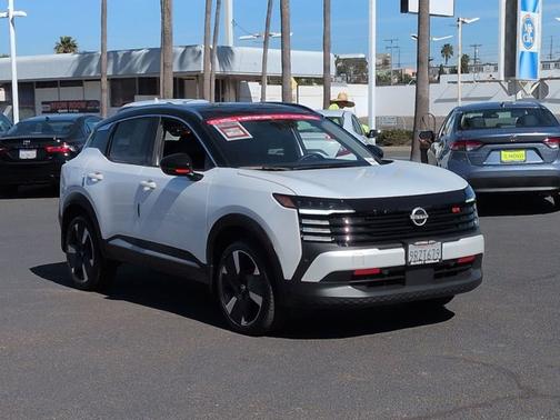 2025 Nissan Kicks SR