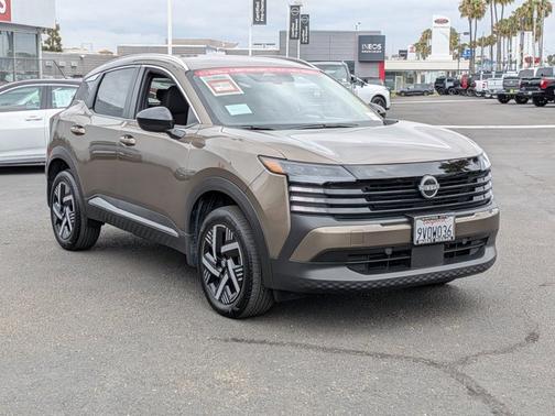 Canyon Bronze M 2026 Nissan Kicks SV