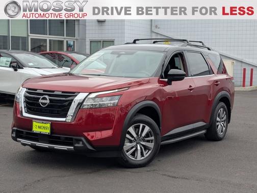 2022 Nissan Pathfinder SL