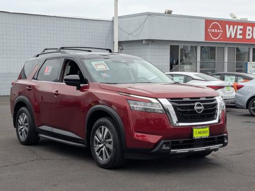 2022 Nissan Pathfinder SL