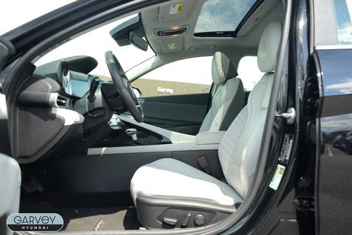 Black 2024 Hyundai ELANTRA Limited