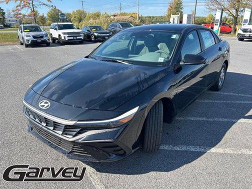 Abyss Black 2025 Hyundai ELANTRA SE