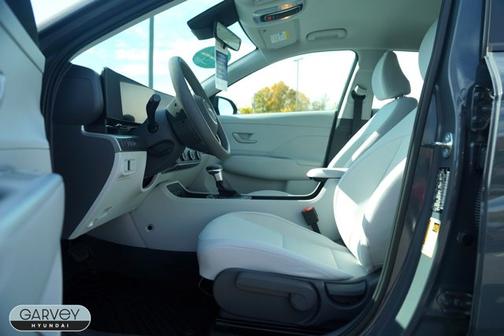 2025 Hyundai KONA SE