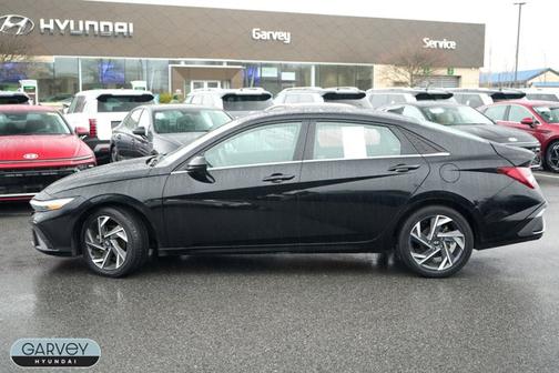 Black 2024 Hyundai ELANTRA SEL