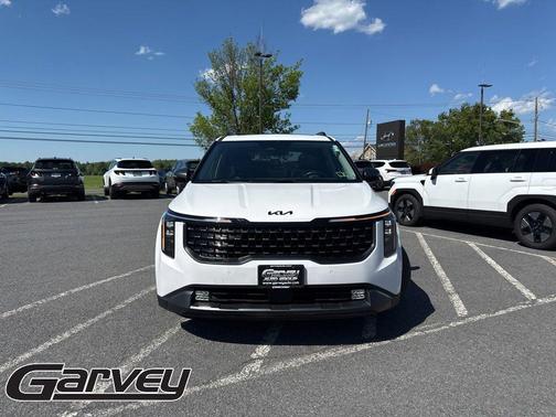 Snow White Pearl 2025 Kia Carnival SX