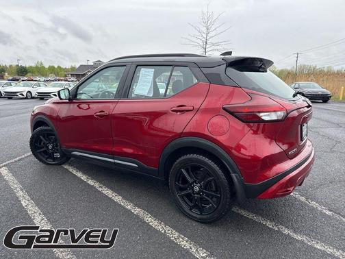 Scarlet Ember Tintcoat/Super Black 2021 Nissan Kicks SR