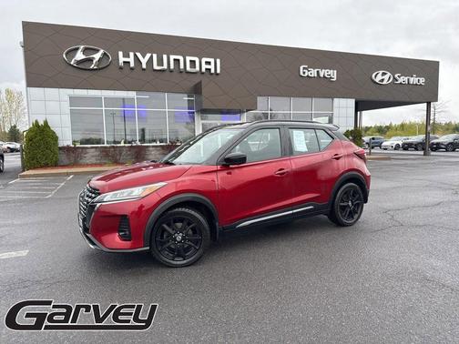 Scarlet Ember Tintcoat/Super Black 2021 Nissan Kicks SR