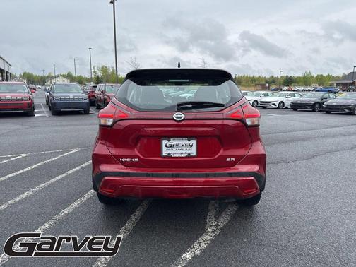 Scarlet Ember Tintcoat/Super Black 2021 Nissan Kicks SR
