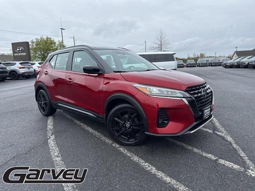 Scarlet Ember Tintcoat/Super Black 2021 Nissan Kicks SR