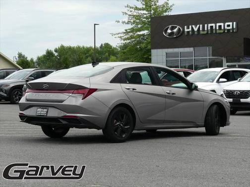 Fluid Metal 2022 Hyundai ELANTRA SEL