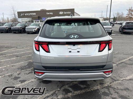 Shimmering Silver 2025 Hyundai TUCSON SE