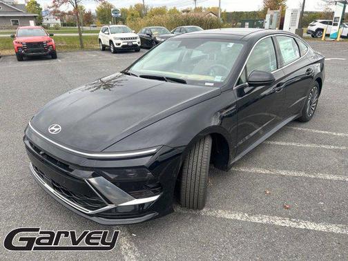 Abyss Black 2025 Hyundai SONATA Hybrid Limited