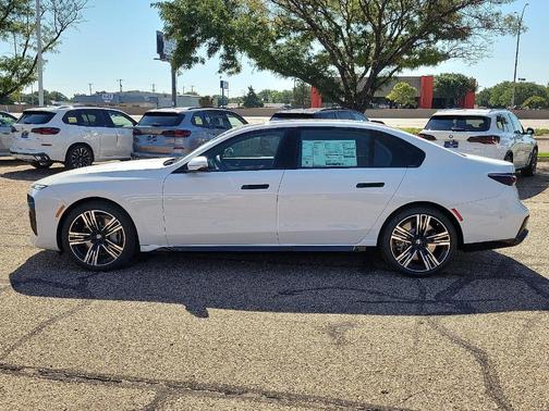 Alpine White 2025 BMW 760 760i xDrive