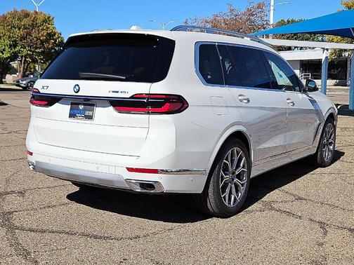 Alpine White 2026 BMW X7 xDrive40i