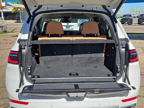 Alpine White 2026 BMW X7 xDrive40i