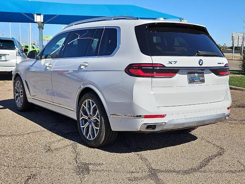 Alpine White 2026 BMW X7 xDrive40i