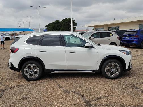 Alpine White 2026 BMW X1 xDrive28i