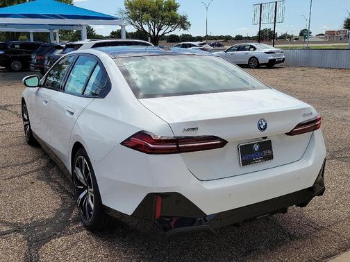 Alpine White 2026 BMW 550e xDrive