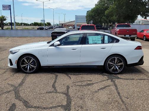 2026 BMW 550e xDrive