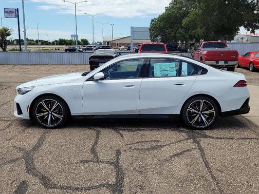 2026 BMW 550e xDrive