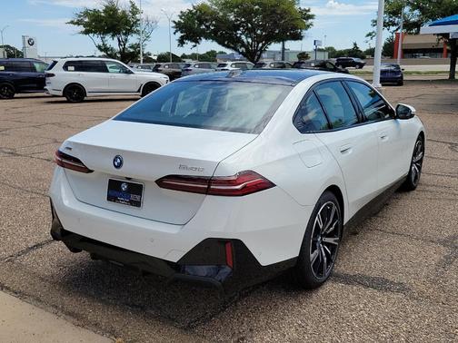 2026 BMW 550e xDrive