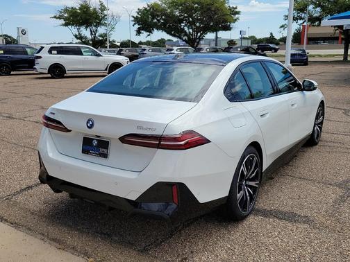 2026 BMW 550e xDrive