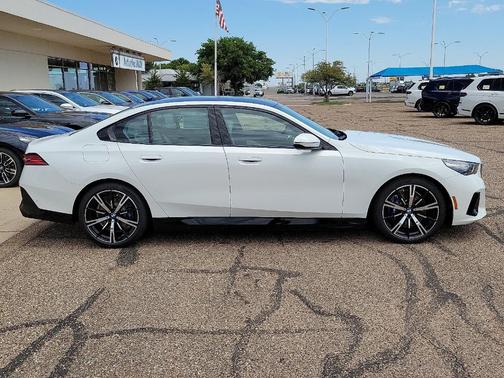 2026 BMW 550e xDrive