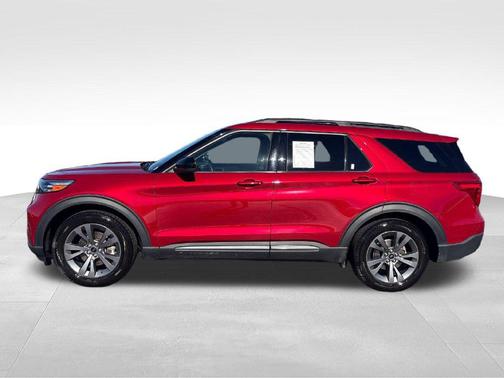Rapid Red Metallic Tinted Clearcoat 2022 Ford Explorer XLT