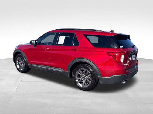Rapid Red Metallic Tinted Clearcoat 2022 Ford Explorer XLT