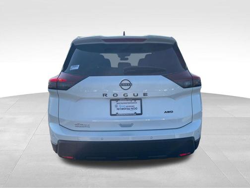Everest White Pearl Tricoat 2026 Nissan Rogue Dark Armor