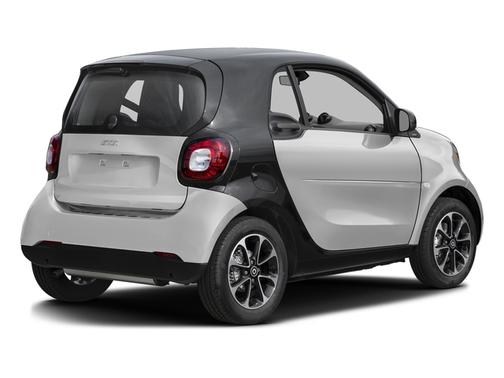 White 2017 smart ForTwo passion