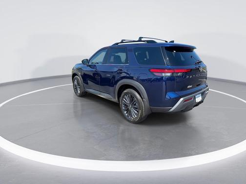 Deep Ocean Blue Pearl 2026 Nissan Pathfinder SL