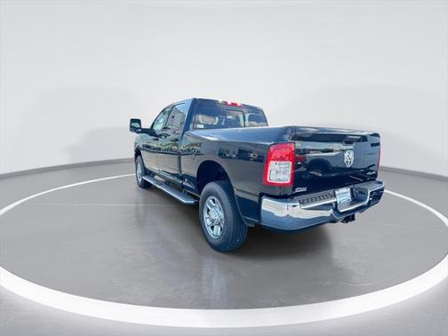 2024 RAM 3500 Tradesman Crew Cab 4x4 6'4' Box