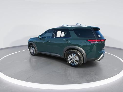 2023 Nissan Pathfinder SL 4WD
