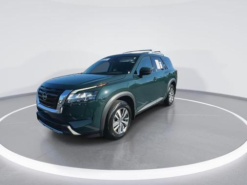 2023 Nissan Pathfinder SL 4WD