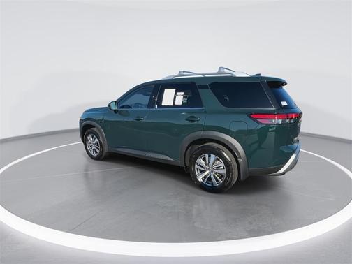 2023 Nissan Pathfinder SL 4WD