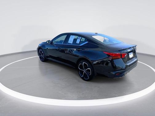 Super Black 2023 Nissan Altima SR Intelligent AWD